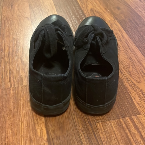 Safe T Step women’s black sneakers - Picture 2 of 5